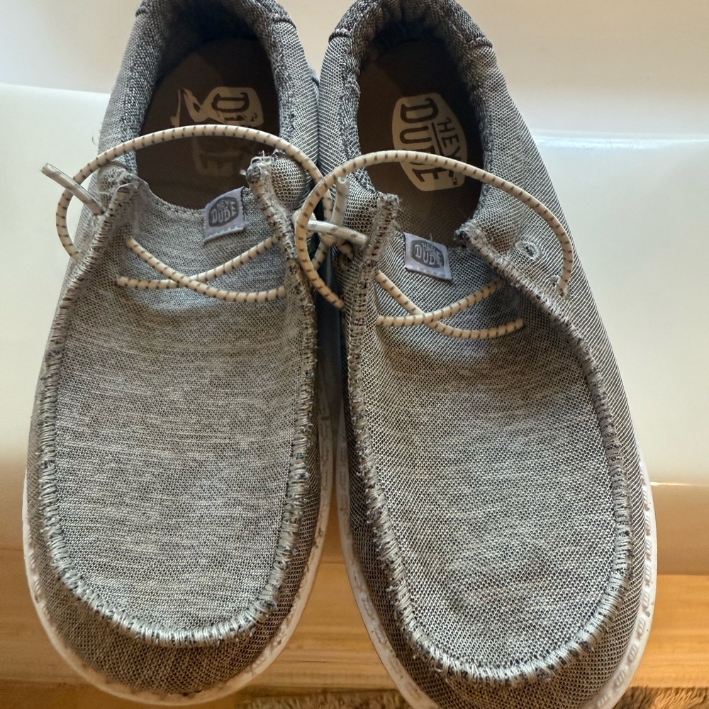 Hey Dude Gray Youth Wally sz 2